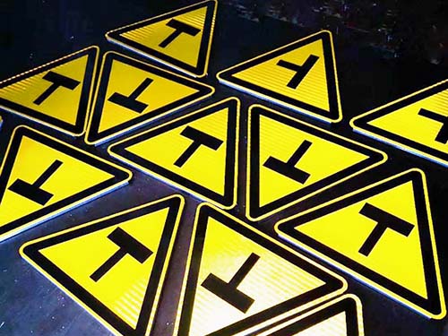 警示標牌
