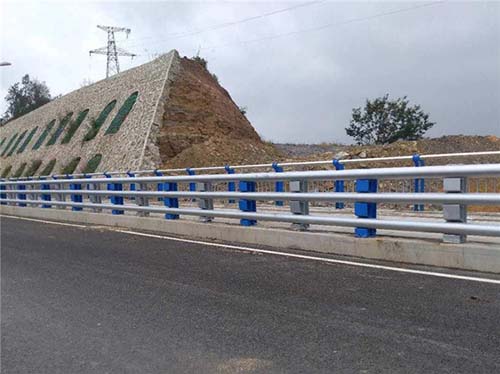 公路護欄